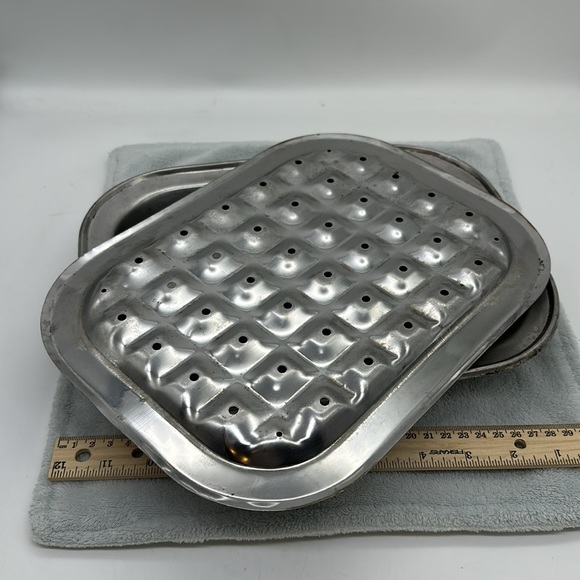 Vintage Broiler/Roaster Pan 9”x 12”x 2” deep approx - Picture 6 of 8